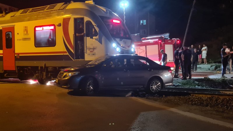 TREN OTOMOBİLLE ÇARPIŞTI: 5 YARALI - 1
