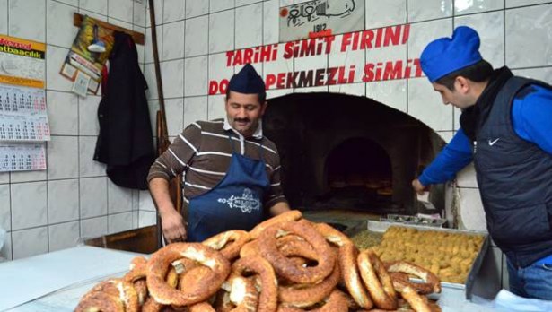 Devrek simidi fırından çıkmadan satılıyor