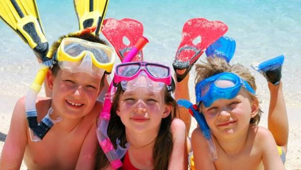 Çocuğunuzla sağlıklı bir yaz tatili için 10 altın kural
