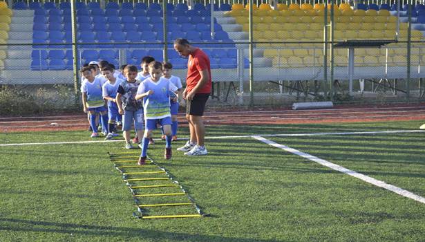 Alaplı Belediye yaz spor okulu futbol ile start aldı