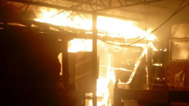 Kereste fabrikası yandı, sahibi belediyeyi suçladı