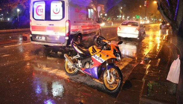 Yağmurda kaydı, sürücüsü yaralandı…
