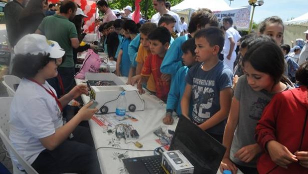 Kodlama ve Robotik Şenliği´nde 25 okuldan 120 proje sergilendi