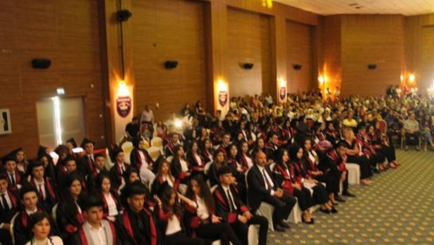 165 öğrenci mezuniyet sevinci yaşadı