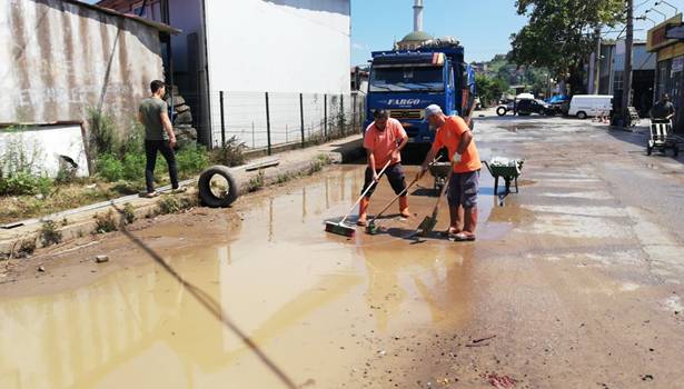 300 kişilik ekip sahada