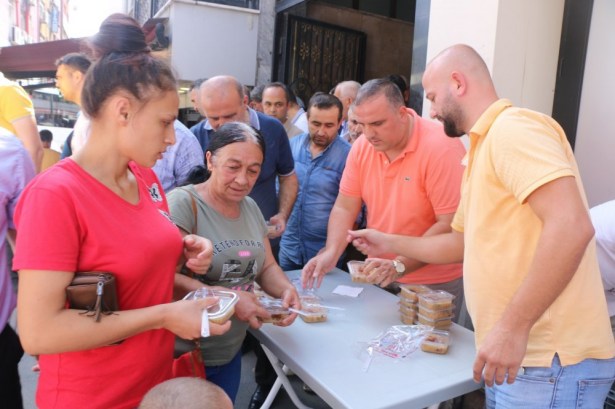 Çebi Grup bin kişiye aşure dağıttı